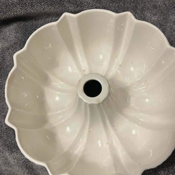 COPY - Vintage California USA Pottery #59 White Bundt Cake Pan - Picture 2 of 5